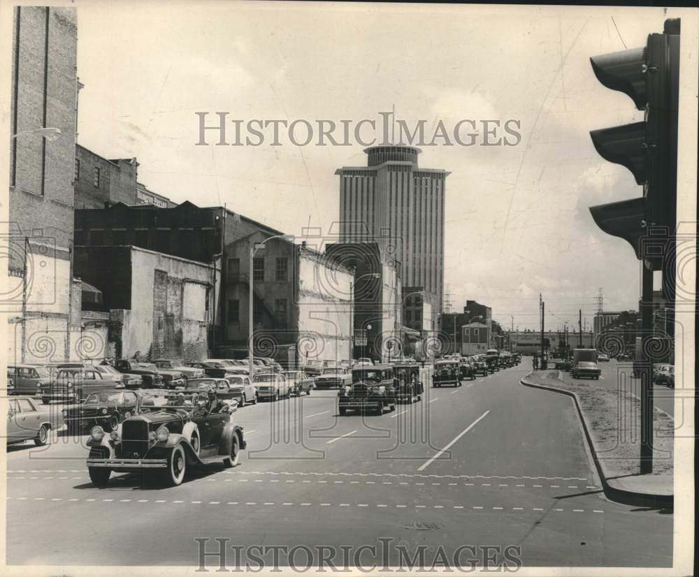 1966 Press Photo New Orleans Horseless Carriage Club Drive Cars on Poydras - Historic Images