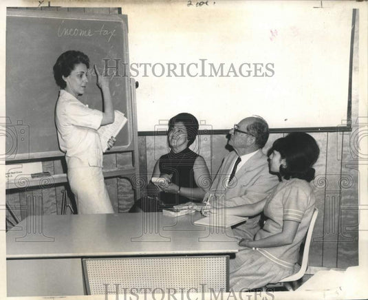 1969 Press Photo Project Reach's teacher Mrs. Philip Pizzolato with her students - Historic Images