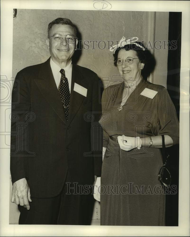 1954 Press Photo Mr., Mrs. Jay Schoan, Continental Building &amp; Loan Association - Historic Images