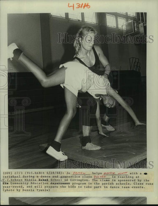 1988 Jo Poston and Monica Wyatt in C.J. Schoen school's dance class - Historic Images