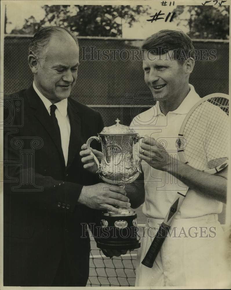 Press Photo Dr. George Schneider & Ham Richardson hold a tennis trophy- Historic Images