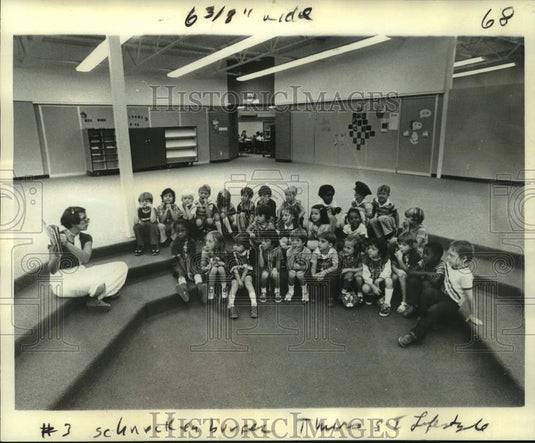 1977 Schneckenburger Elementary School-Frances Quitzau and Students - Historic Images