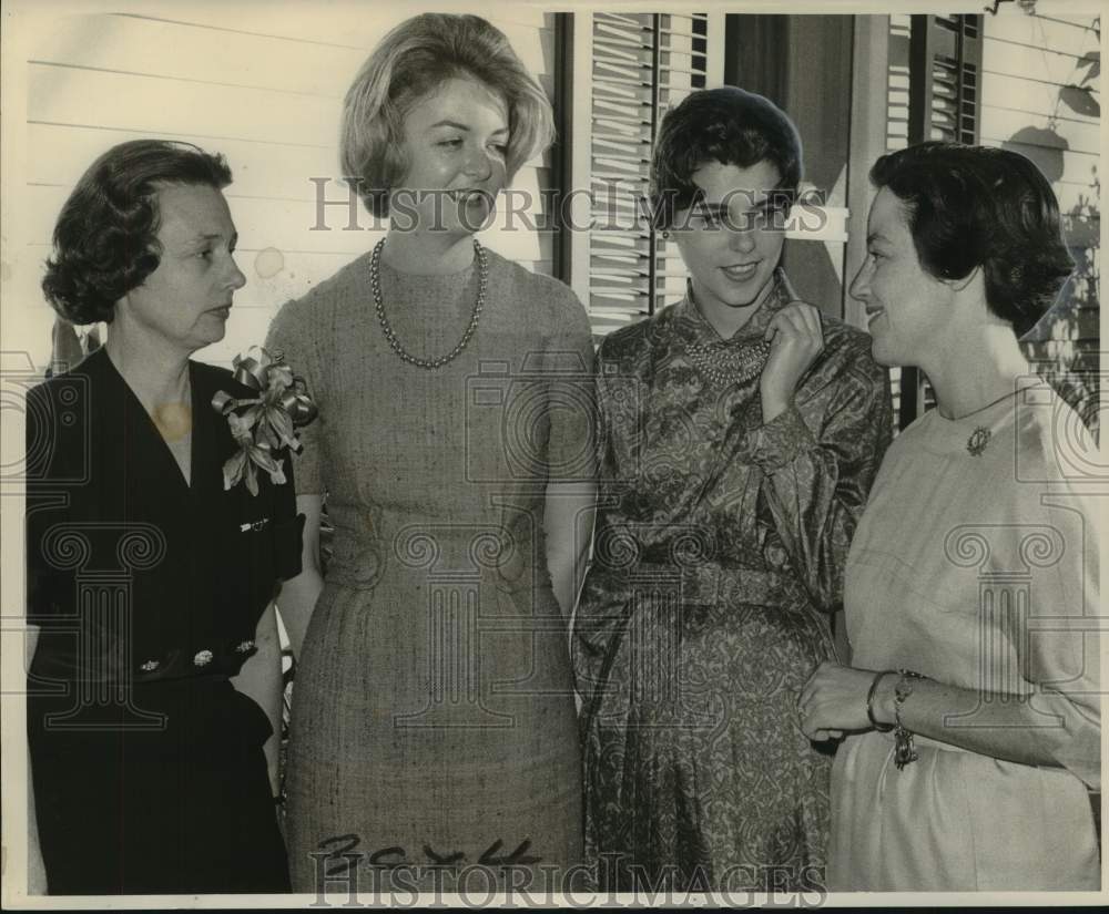 1963 Press Photo Miss Mary Helen Seago and company at Pi Beta Phi benefit party - Historic Images