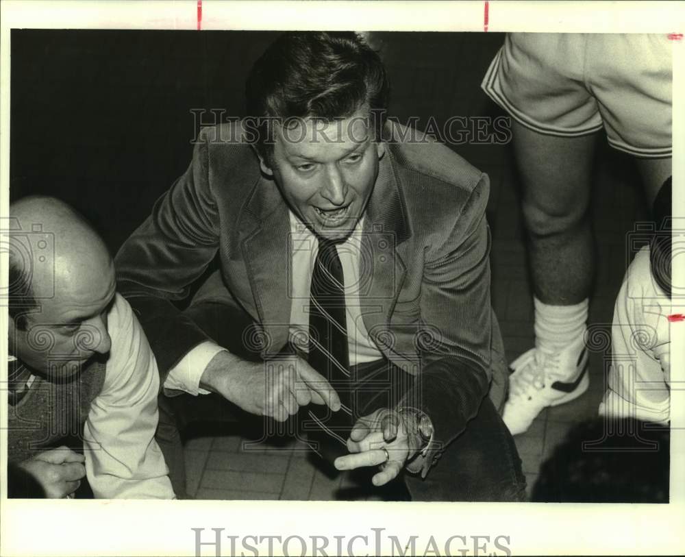 1988 Press Photo Art Schmitt shown coaching basketball game - noc36825 - Historic Images