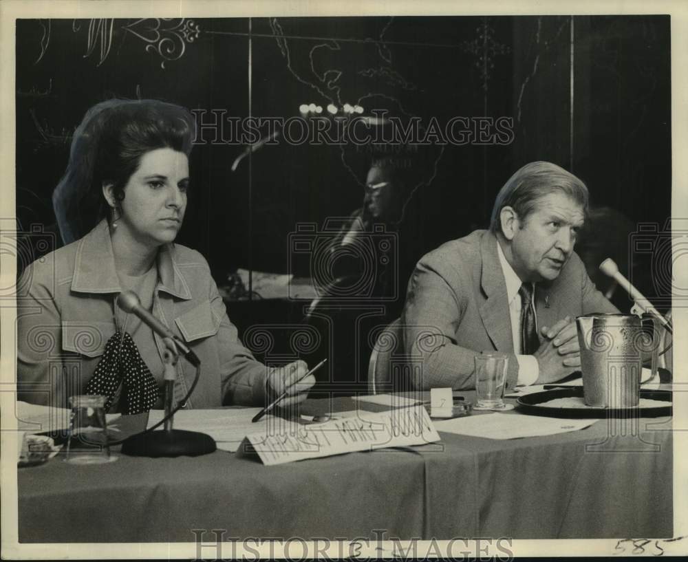 1973 Terry Sanford, Duke University President speaks at meeting. - Historic Images