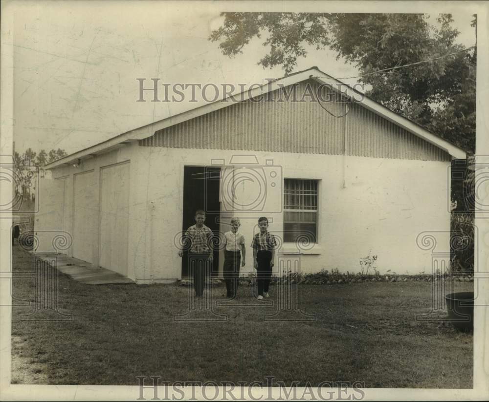 1966 Three students outside Promised Land School - Historic Images