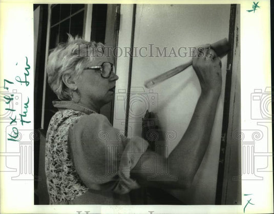 1992 Ann Sauve paints theater set for production - Historic Images