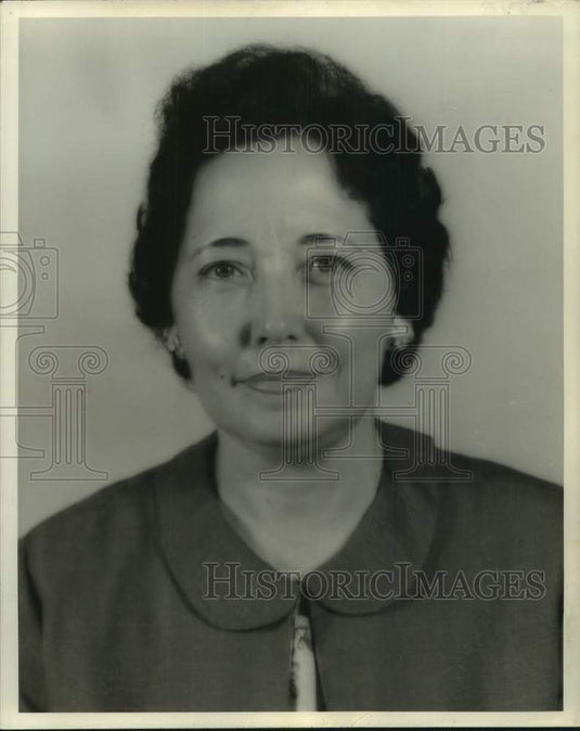 1964 Isabel L. Winters, civil service employee at U.S. Army Terminal - Historic Images