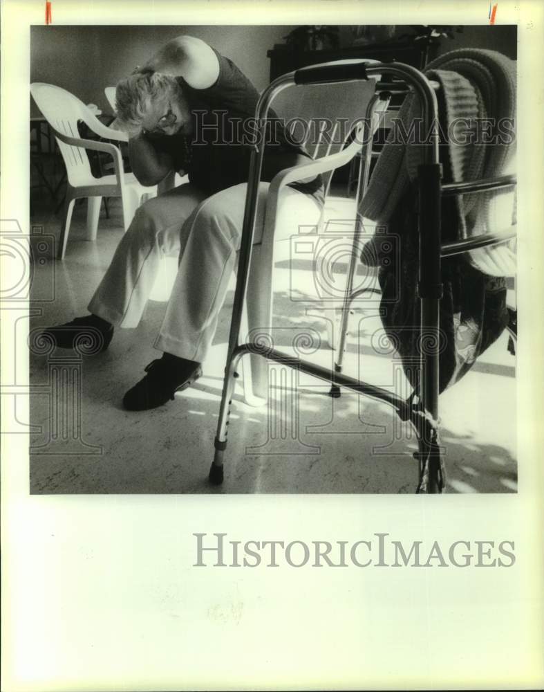 1990 Press Photo Loraine Savoy Exercises In &quot;Sittercise&quot; Class, Algiers, LA - Historic Images