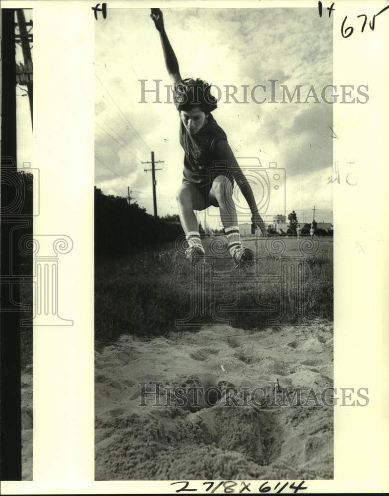 1978 Press Photo Sandra Zulli Competes In Long Jump - noc38409- Historic Images