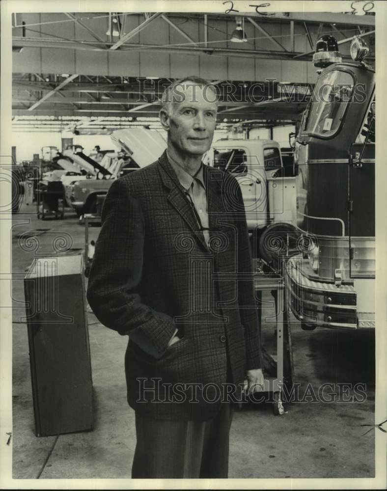 1973 Central Maintenance Garage Paul Ziegler views city vehicles - Historic Images