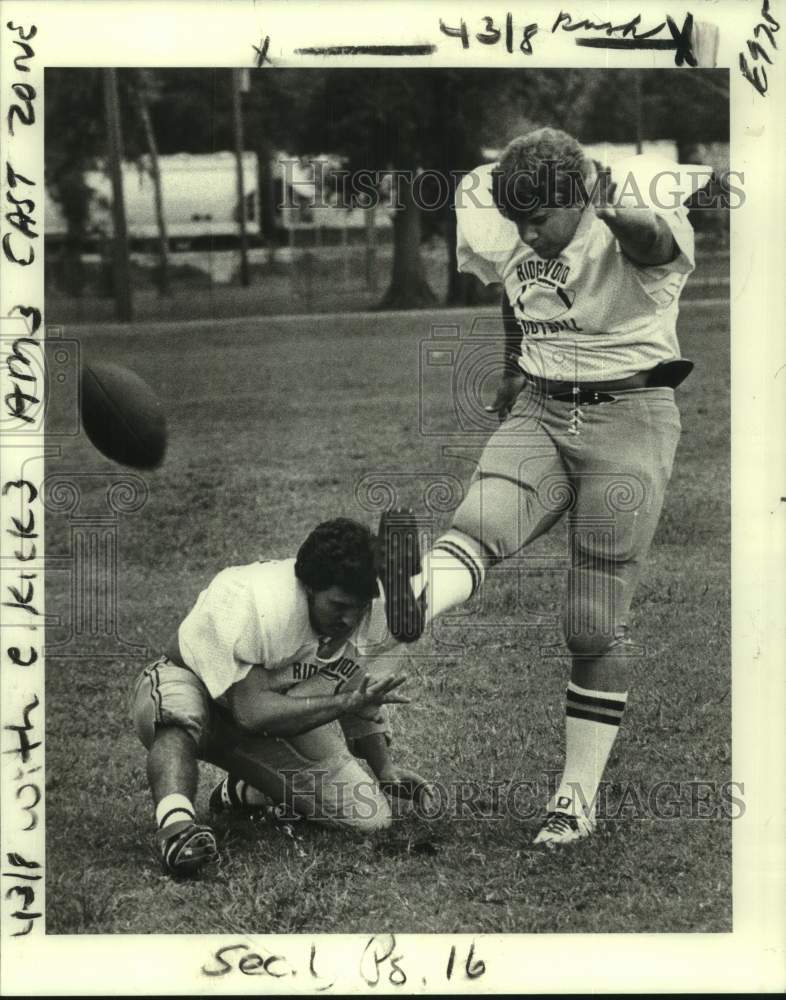 1980 Press Photo Kevin Marks &amp; David Speice of Ridgewood High Football team - Historic Images