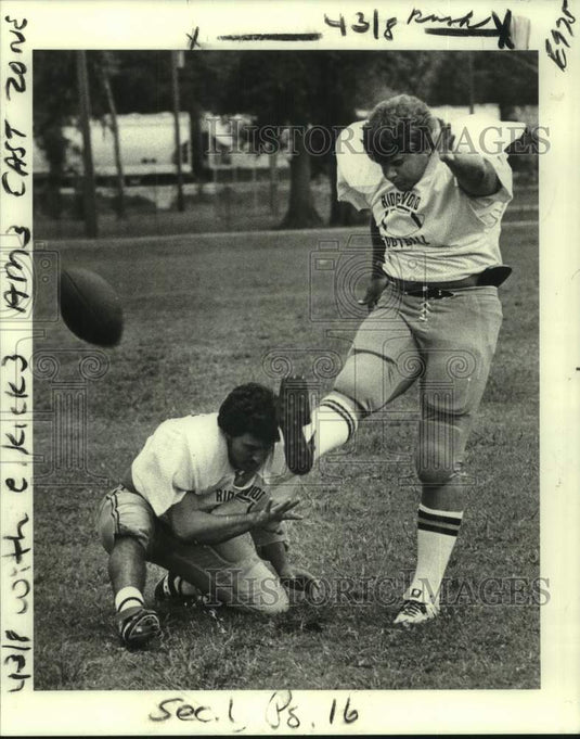 1980 Press Photo Kevin Marks & David Speice of Ridgewood High Football team - Historic Images