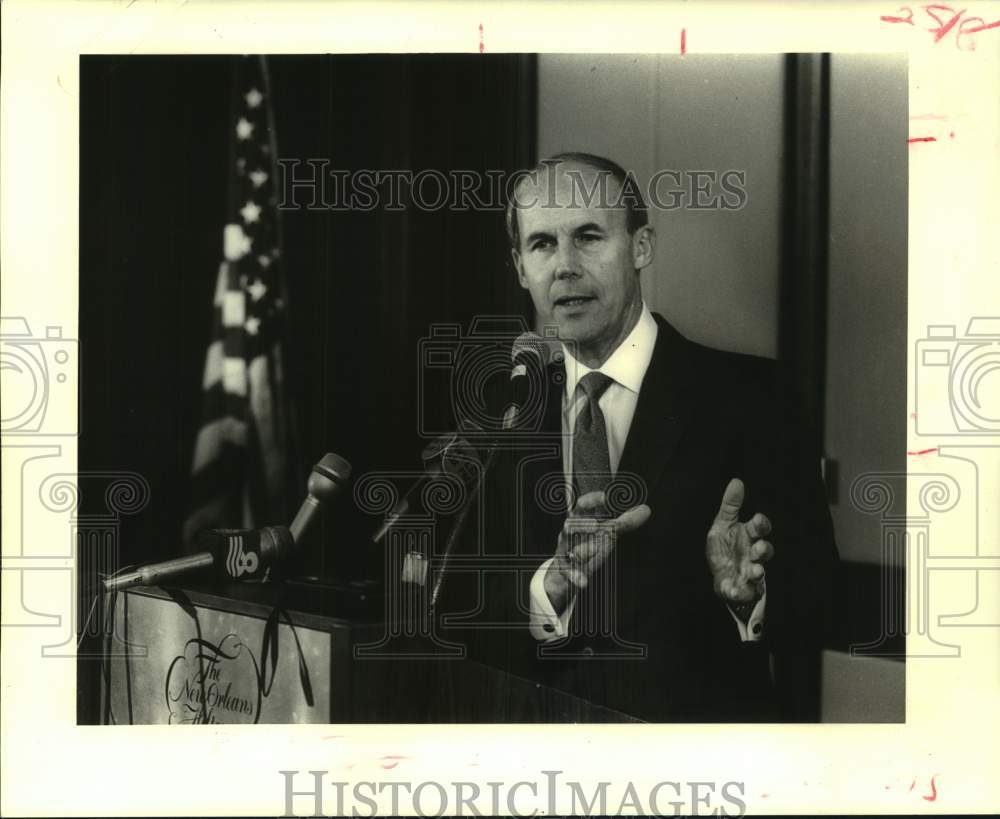 1987 Press Photo Dick Schultz Of NCAA Speaks At Hitlon Hotel, New Orleans - Historic Images