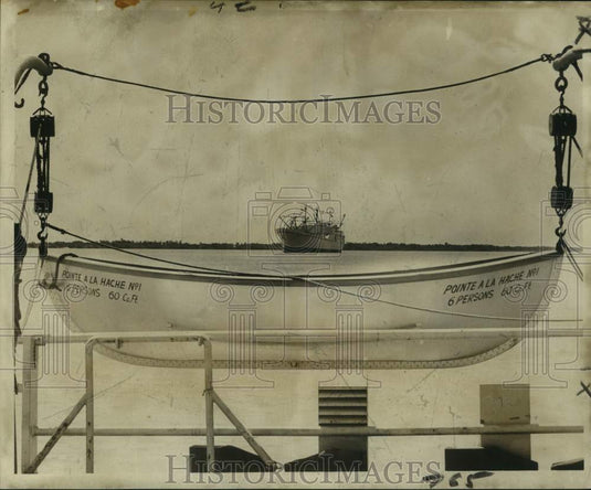 1964 Pointe A La Hache ferry tugboat frames oncoming Savannah-Historic Images