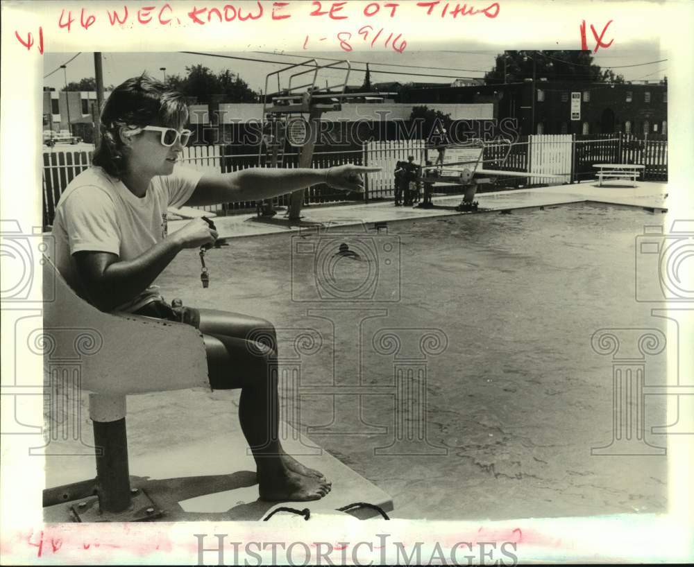 1986 Press Photo Lifeguard Angele Salaum, age 19, of Metairie - noc38912 - Historic Images