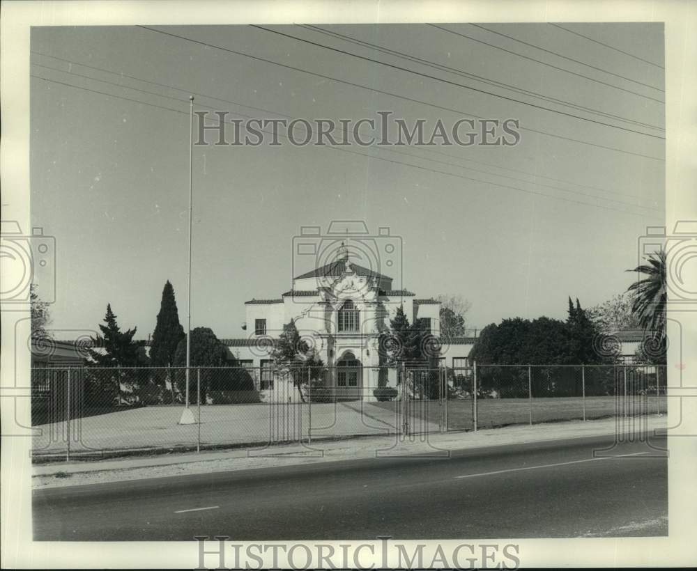 1975 Haranan School at 6723 Jefferson Highway - Historic Images