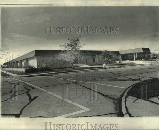 1974 De Bore school, 5100 Cannes, New Orleans area - Historic Images