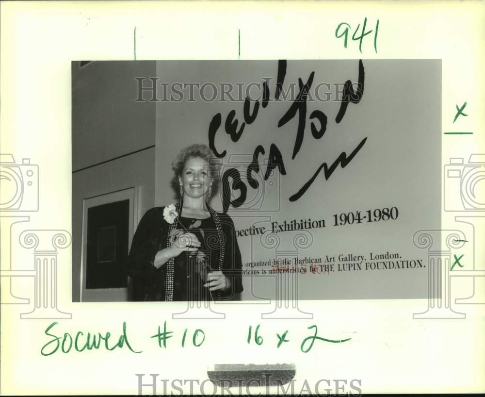 1989 Sandra Salmen at Cecil Beaton art exhibit - Historic Images