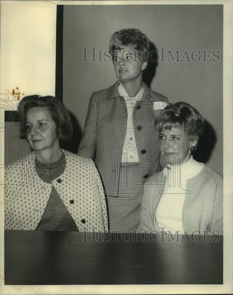 1968 Mmes. Janet Freund, John Sharp and Elaine Coari at LSUNO - Historic Images