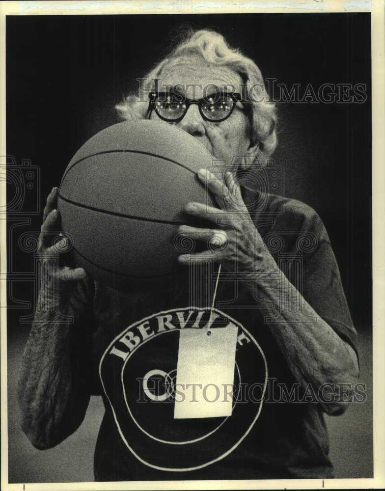 1987 Press Photo Mary Landry Competes In Basketball, Senior Olympics - noc40261 - Historic Images