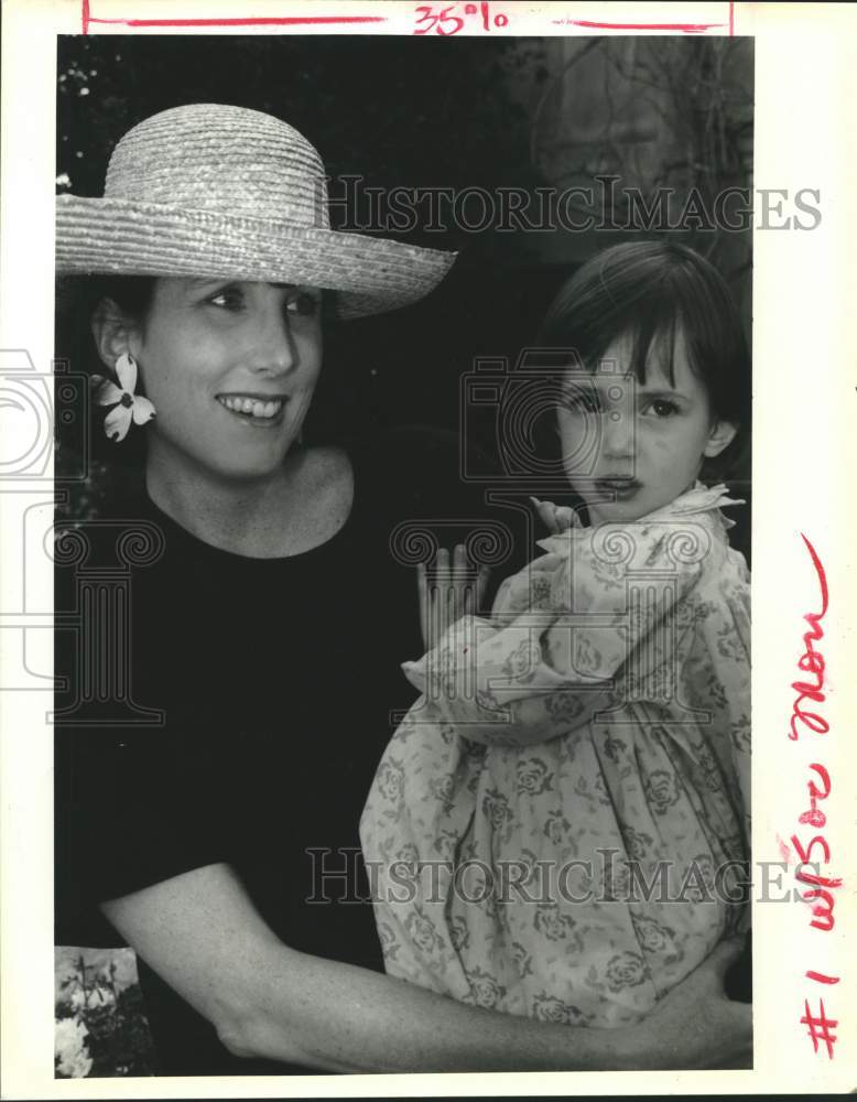 1992 Press Photo Sarah and Charlotte Young at Mad Hatter event - Historic Images