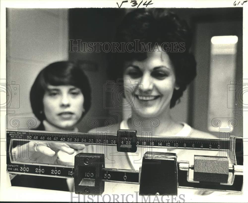 1979 Press Photo YMCA Slim Living - Carol Estorge and Cheryl Doyle - noc40991- Historic Images