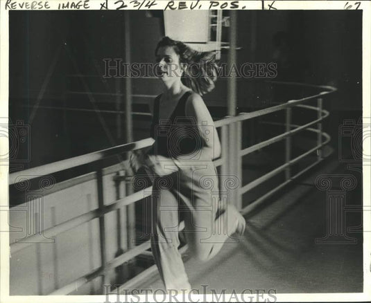 1979 Press Photo YMCA - Woman Jogs on Indoor Track, New Orleans - noc41042 - Historic Images