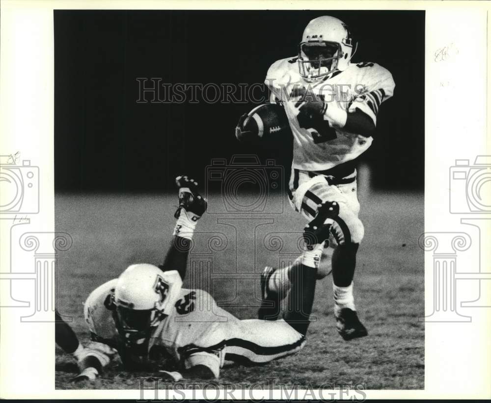 1990 Press Photo Rashad Shabazz, Abramson High School Football Runs With Ball - Historic Images