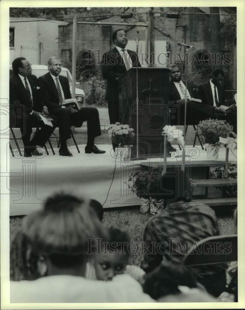 1990 Reverend Alfred Young at New Home of Faith Bible Church - Historic Images