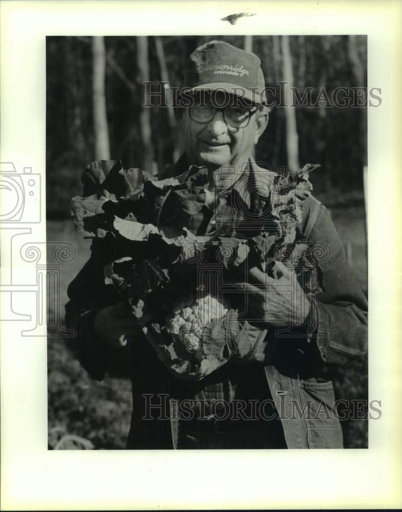 1994 St. Bernard farmer Frank Sembera hold fresh picked cauliflower - Historic Images