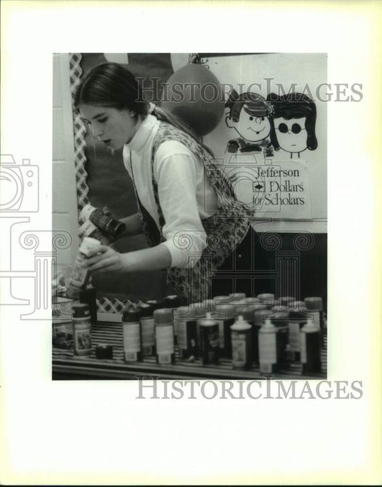 1995 Woodland West Elementary students during "Hair Day" - Historic Images
