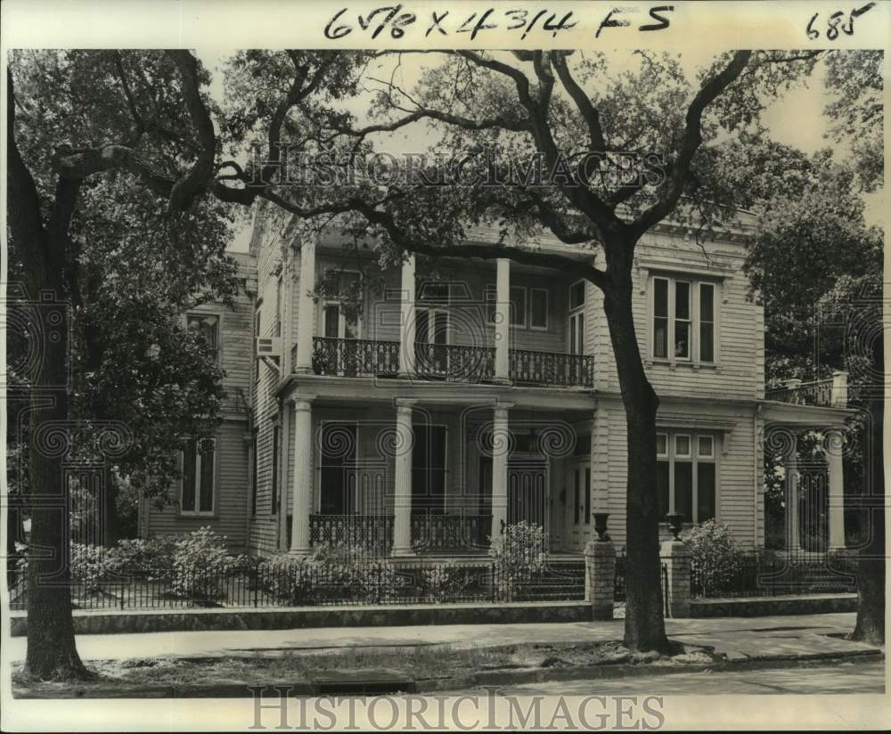 1977 Historic John Elms home at 3029 St. Charles Avenue - Historic Images