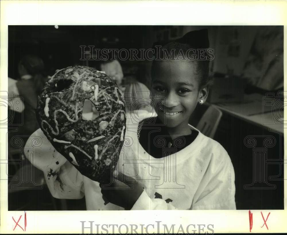 1992 Jade Williams shows her mask at Ben Franklin School in Algiers - Historic Images