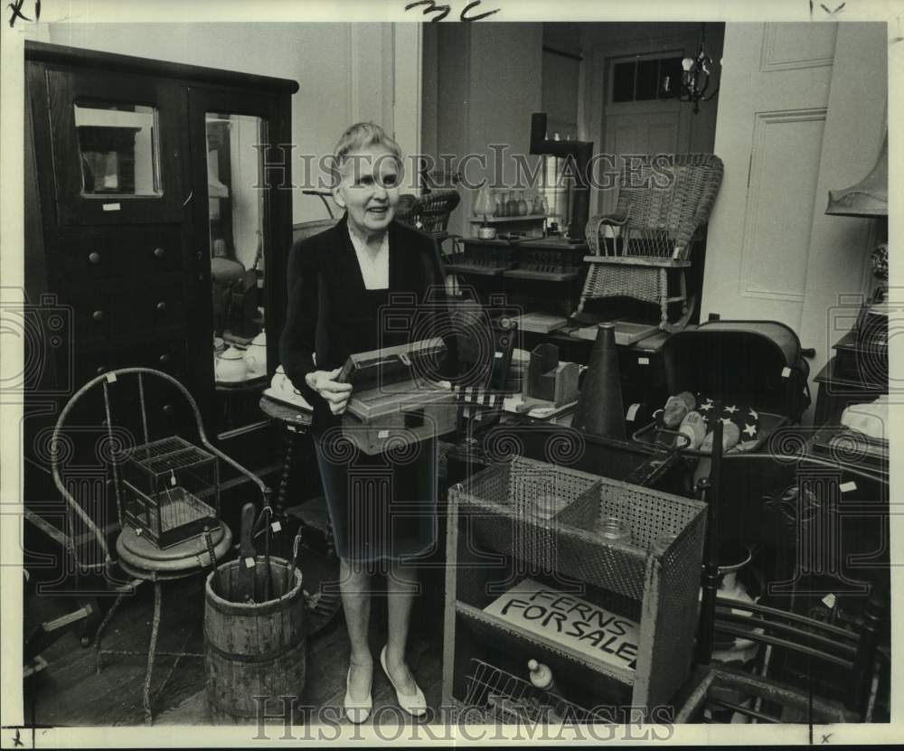 1974 Mrs. Bertha Wilsons&#39;s at her antique shop &quot;Cobwebs and Spiders&quot; - Historic Images