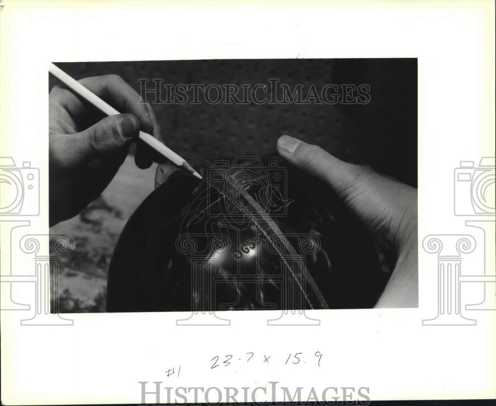 1990 Press Photo Charles Schommer, Kenner, Maintains Bowling Balls - noc43754 - Historic Images