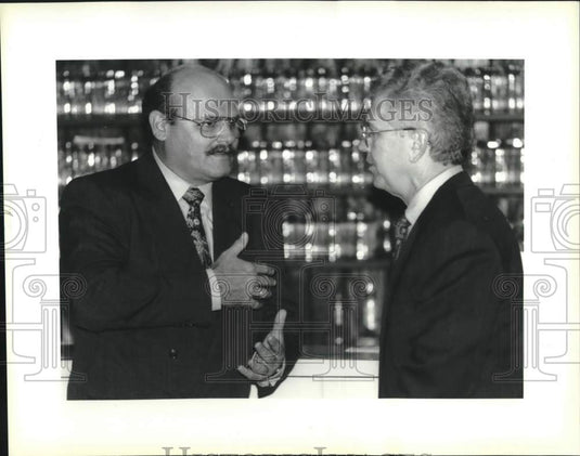 1993 Mexico's Jorge Salomon meets with JEDCO officials in Metairie. - Historic Images