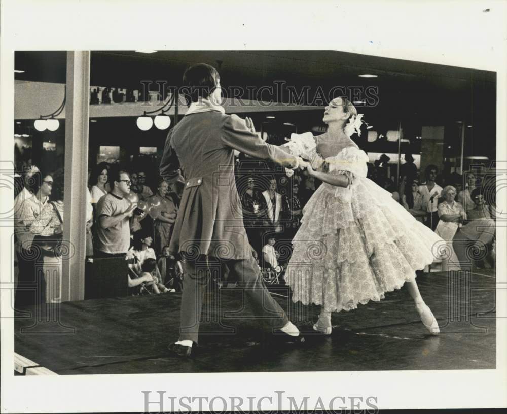 1981 New Orleans Ballet Performs in Lakeside Shopping Center - Historic Images