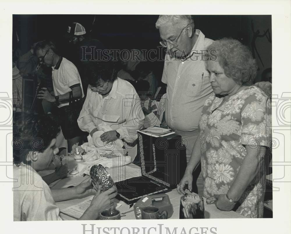 1988 Dr. and Mrs. William Gillies&#39; silver bowl appraised at NOMA - Historic Images