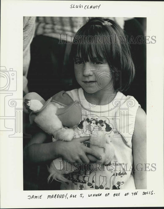 Press Photo Jamie Maroney holds winning doll at Louisiana World’s Fair - Historic Images