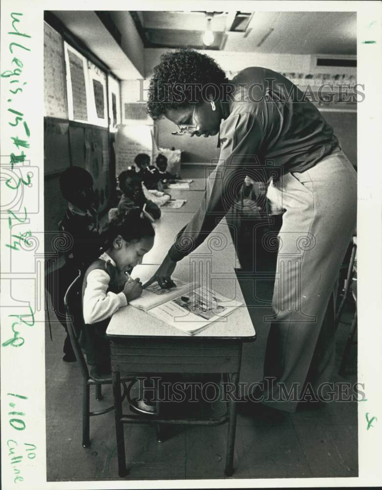 1984 Omega Williams, teacher, instructs student at Desire Project - Historic Images