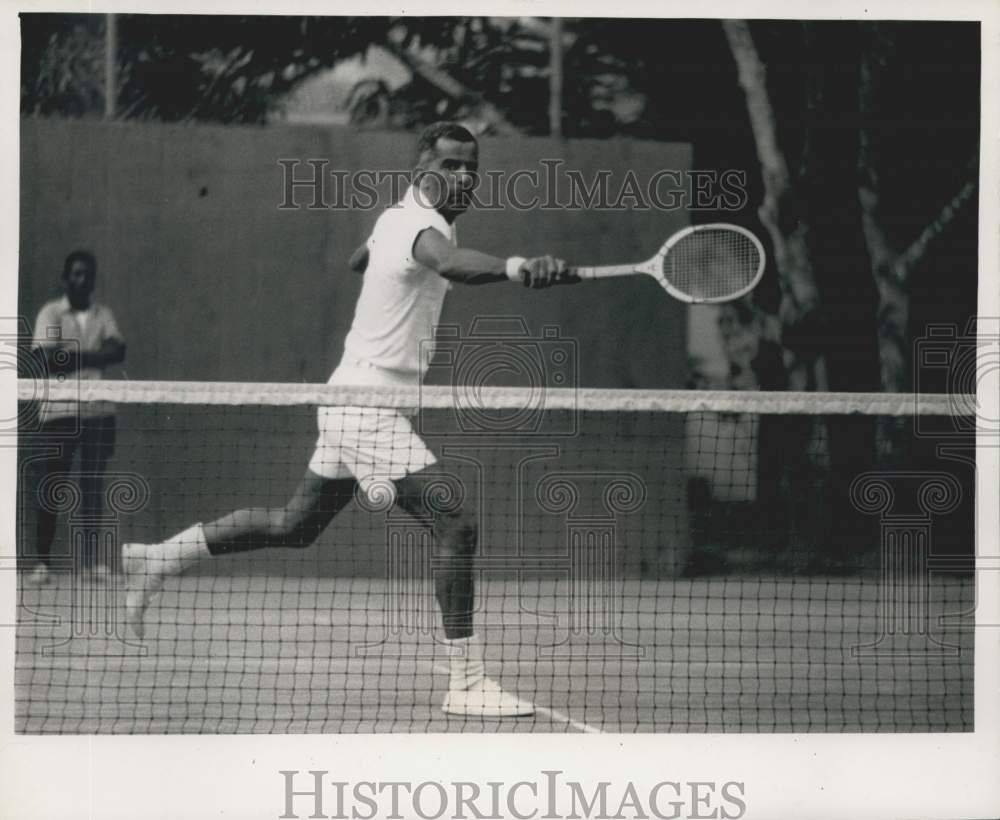 1961 Press Photo Ambassador Williams scores point at Embassy&#39;s Tennis Courts- Historic Images