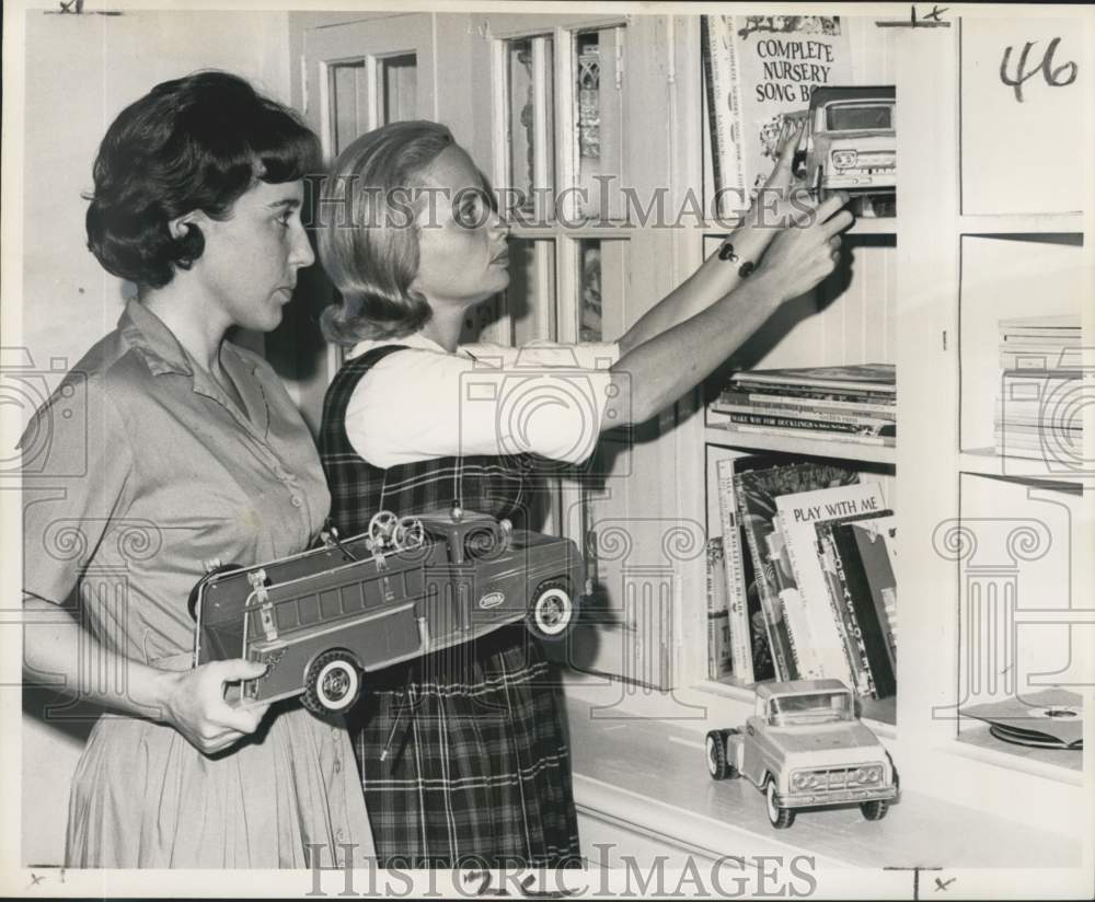 1964 New Orleans Magic Land planning program for deprived children. - Historic Images