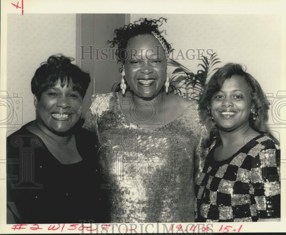 1994 Press Photo Jill Boyd, Ivy Walker, Darlene Angeline at Lafone party - Historic Images