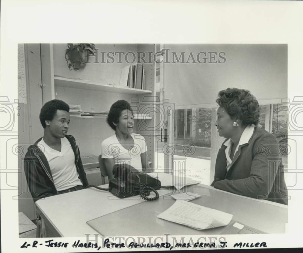 1979 Press Photo Jessie Harris, Peter Aguillard and Teacher, Mrs. Erma J. Miller - Historic Images