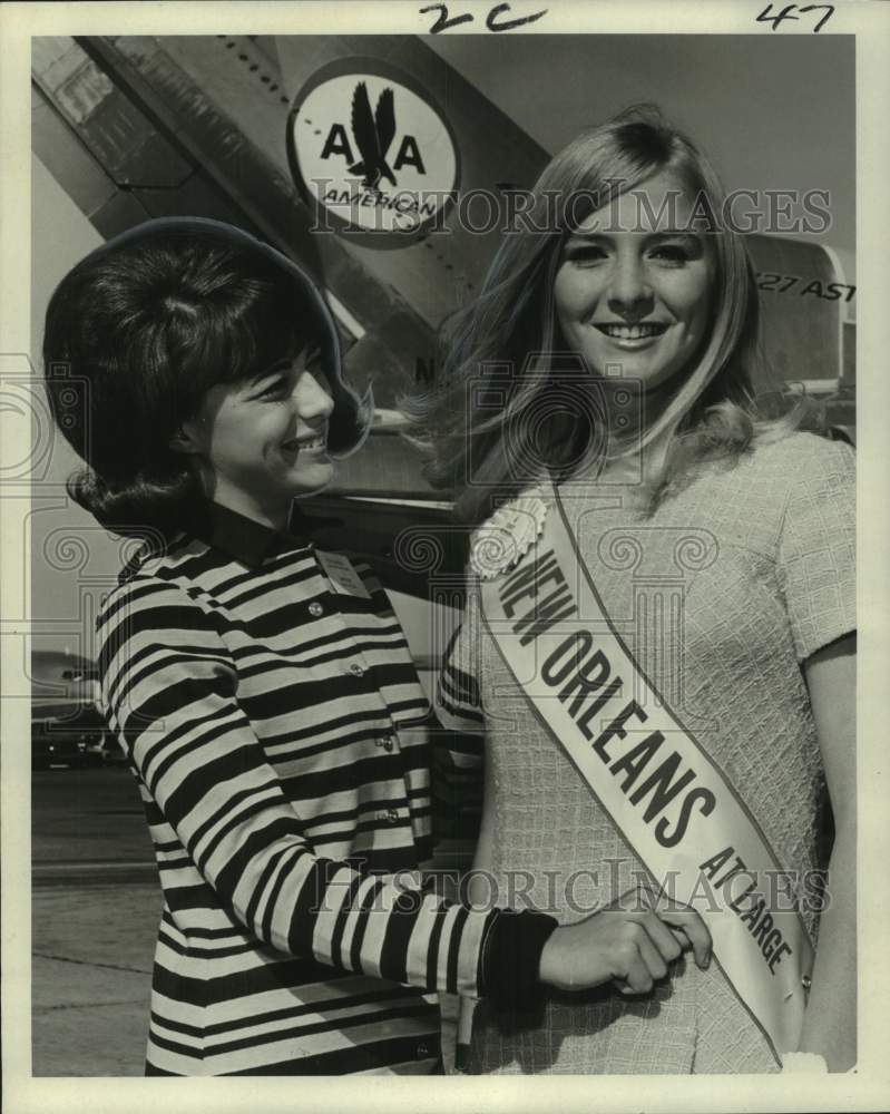 1967 Cynthia Lynn Werner, Miss Teenage New Orleans welcomed to Texas - Historic Images