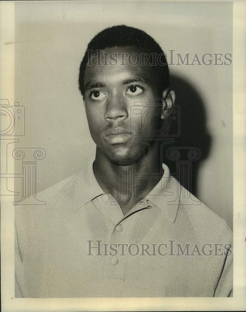 1971 Press Photo Lloyd Wills, Louisiana State University Crosses the finish line- Historic Images