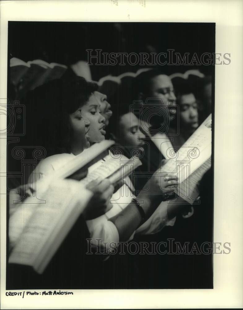 1989 Xavier University Chorus members perform &quot;Messiah&quot; - Historic Images