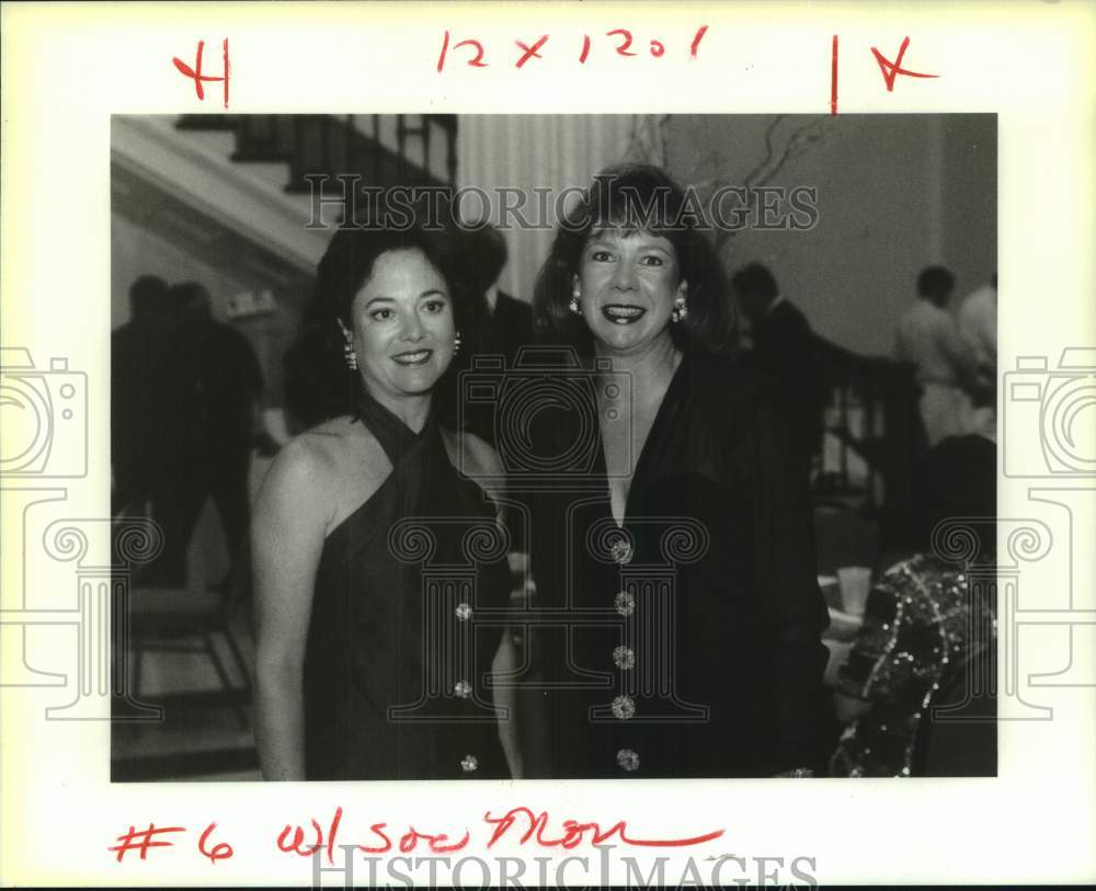 1993 Lisa Sinder and Ann Koerner photographed together - Historic Images