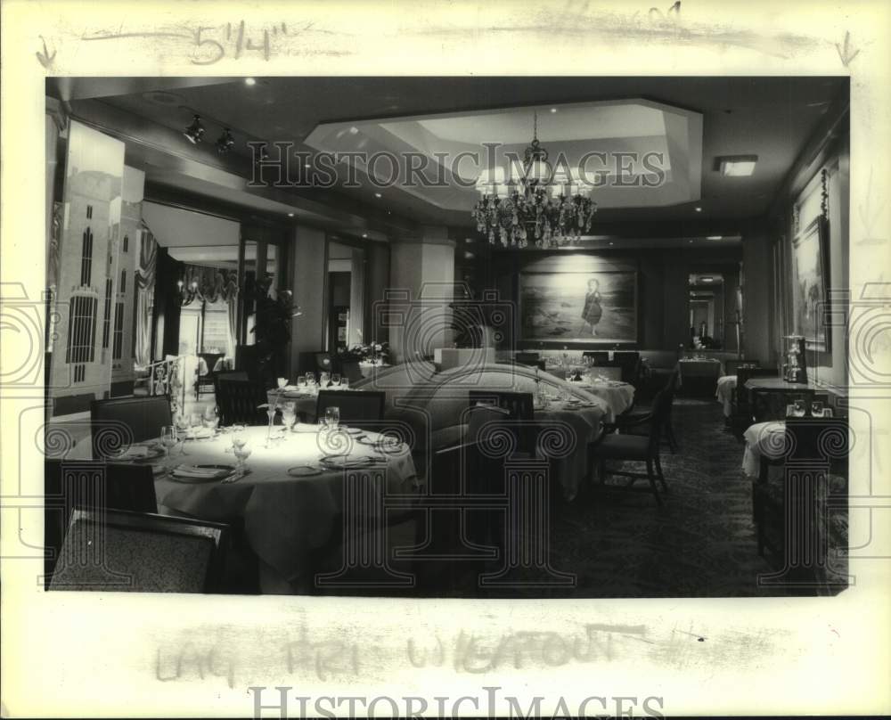 1989 Windsor Court Hotel Grill Room in main dining room. - Historic Images